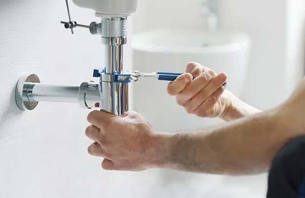 Travaux de plomberie pour rénovation de salle de bain - raccordement tuyauterie - Rénov Salle de Bain Cholet